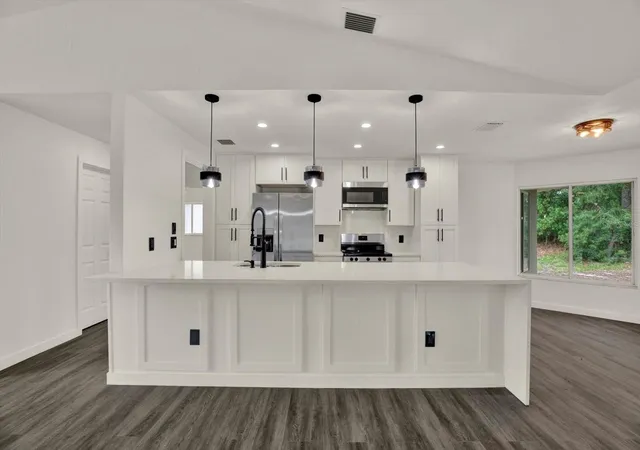Photo 4 of Single family home for sale at 12186 Lamont Dr, Spring Hill, FL 34608 | MLS# W7887667 | Listing updated on 2026-10-20
