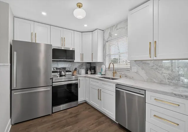 Photo 5 of House for sale at 5830 Midnight Pass Rd #43, Sarasota, FL 34242 | MLS# A4700057 | Listing updated on 2026-08-11