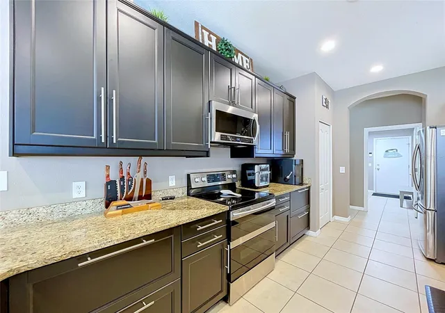 Photo 2 of Single family home for sale at 1748 Brookstone Way, Plant City, FL 33566 | MLS# TB8529436 | Listing updated on 2026-10-07