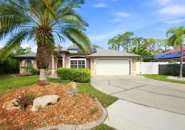 1st image of 652 N Elm St, Englewood, FL 34223 | MLS# C7528410