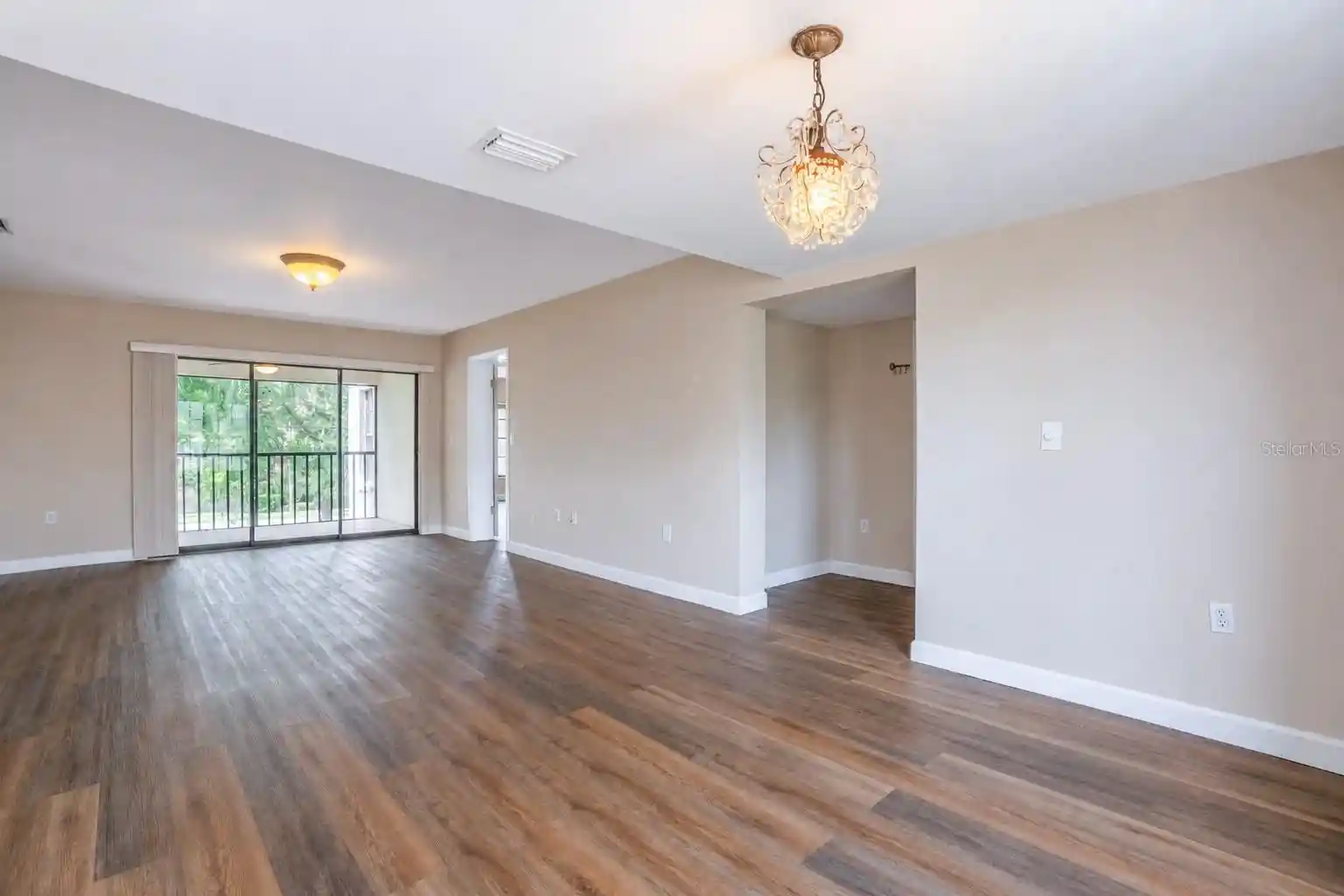 Listing Photo 2 - Condo for sale in 2497 Heron Ter located at 2497 Heron Ter, Clearwater, FL 33762 - Unit #203C
