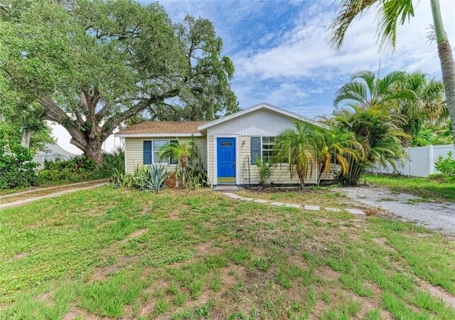 Photo 1 of Single family home for sale at 1300 Loma Linda Ct, Sarasota, FL 34239 | MLS# A4700072 | Listing updated on 2026-08-26