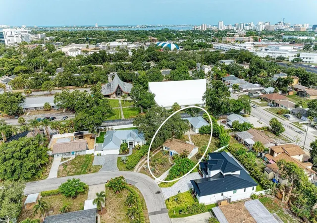 Photo 2 of Single family home for sale at 1300 Loma Linda Ct, Sarasota, FL 34239 | MLS# A4700072 | Listing updated on 2026-08-26