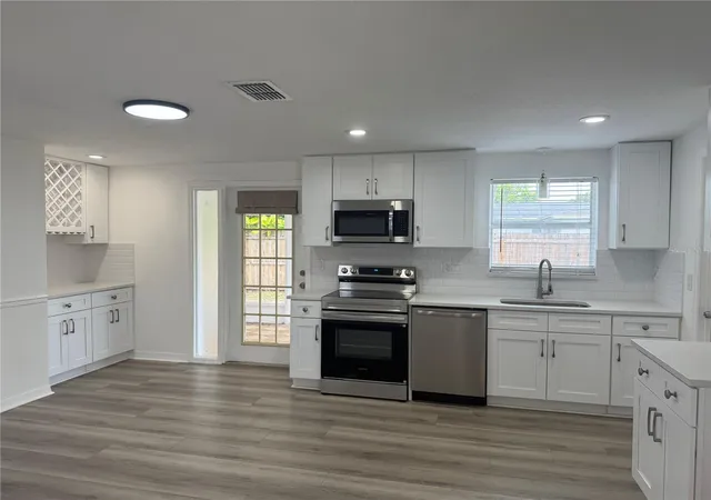 3rd image of 6150 101St Ave N, Pinellas Park, FL 33782 | MLS# TB8529473