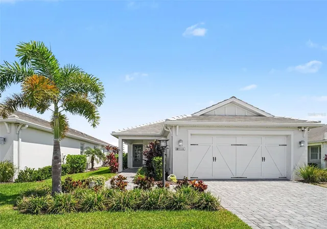 Photo 2 of Single family home for sale at 8144 Sternway Rd, Sarasota, FL 34240 | MLS# A4700077 | Listing updated on 2026-09-04