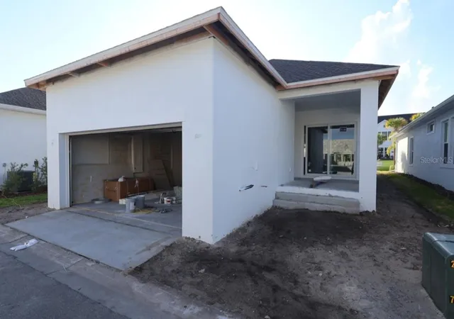 Photo 4 of Sale Pending at 1590 Merrythought Ln, Sarasota, FL 34240 | MLS# TB8529481 | Listing updated on 2026-08-10