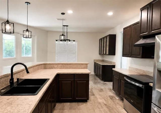 Photo 3 of Single family home for sale at 935 Linden Rd, Venice, FL 34293 | MLS# C7528417 | Listing updated on 2026-08-11