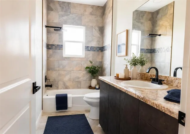 Photo 5 of Single family home for sale at 935 Linden Rd, Venice, FL 34293 | MLS# C7528417 | Listing updated on 2026-08-11