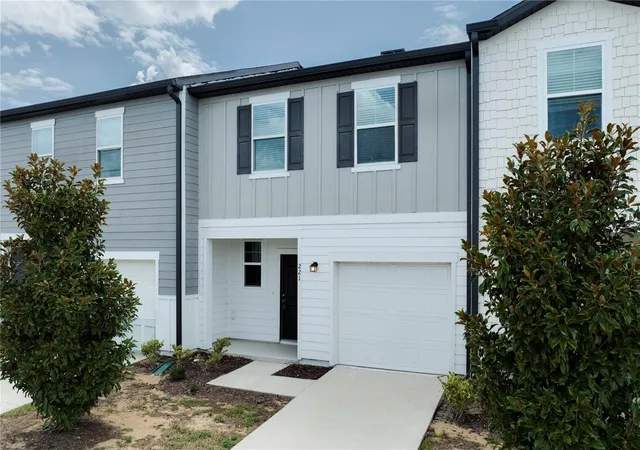 Photo 2 of Townhouse for sale at 221 Mandovi St, Davenport, FL 33837 | MLS# O6425315 | Listing updated on 2026-10-03