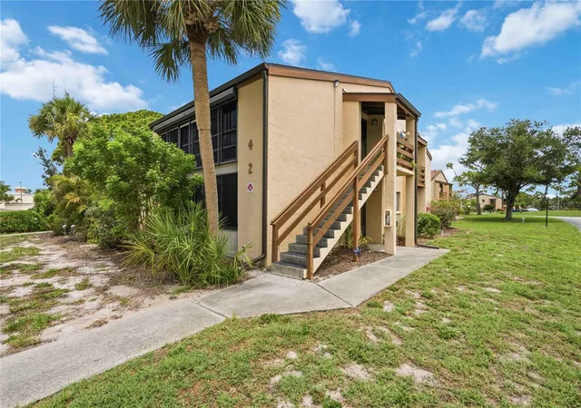 3rd image of 18 Quails Run Blvd, ENGLEWOOD, FL 34223
