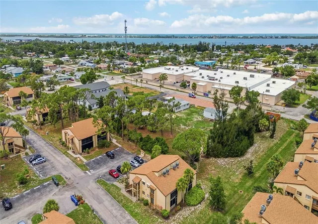 2nd image of 18 Quails Run Blvd, ENGLEWOOD, FL 34223