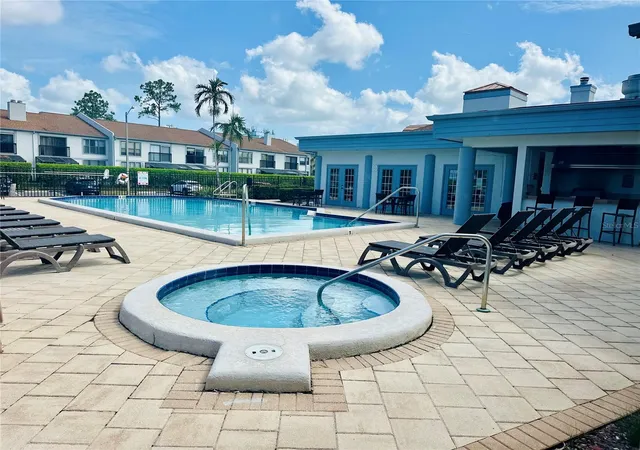 Listing Photo 4 - Condo for sale in building located at 2073 Skimmer Ct W, CLEARWATER, FL 33762 - Unit #222
