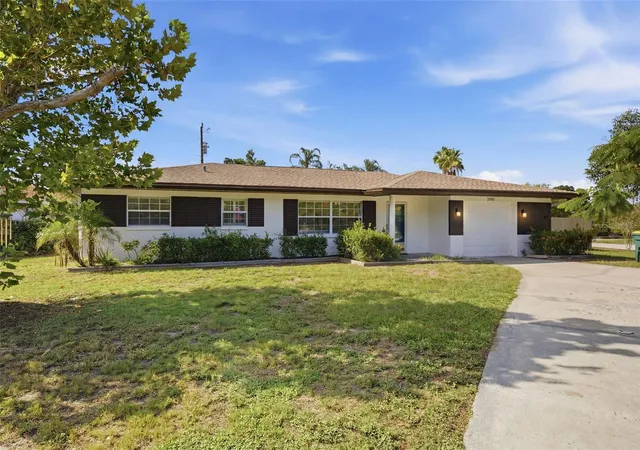 3rd image of 2051 Magnolia Dr, Clearwater, FL 33764 | MLS# TB8529531
