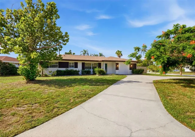 4th image of 2051 Magnolia Dr, Clearwater, FL 33764 | MLS# TB8529531