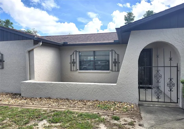 Photo 3 of Single family home for sale at 2354 Deltona Blvd, Spring Hill, FL 34606 | MLS# W7887678 | Listing updated on 2026-08-21