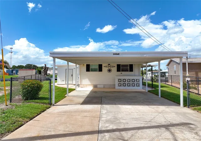 Photo 3 of Manufactured home for sale at 30041 Wausaukee Dr, Tavares, FL 32778 | MLS# G5115132 | Listing updated on 2026-10-01