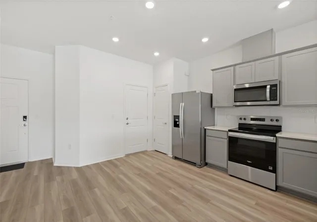 Photo 3 of Townhouse for sale at 5055 Sunrise Ests Dr, Melbourne, FL 32904 | MLS# O6425359 | Listing updated on 2026-07-31