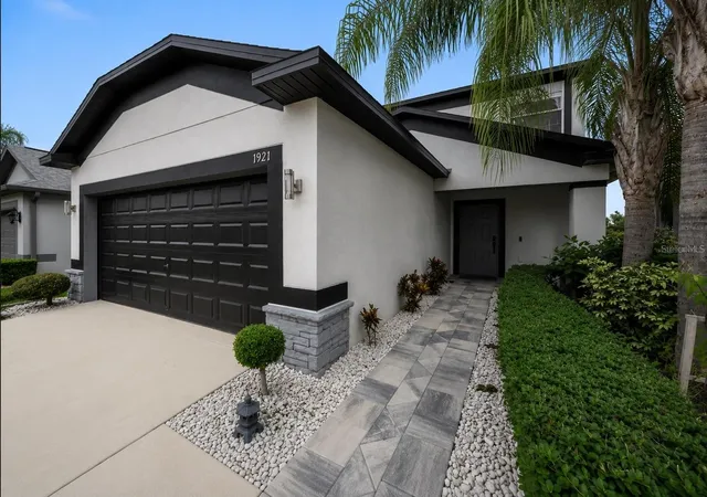 Photo 3 of Single family home for sale at 1921 Hawks View Dr, Ruskin, FL 33570 | MLS# A4700102 | Listing updated on 2026-10-08