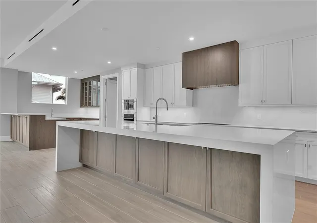 Photo 2 of Condo for sale at 70 Avenida Veneccia #304, Sarasota, FL 34242 | MLS# A4700103 | Listing updated on 2026-07-16