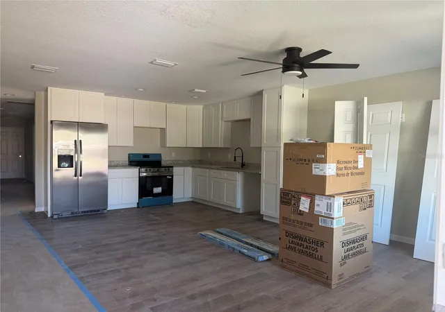 Photo 3 of Single family home for sale at 13797 SE 40th Court, Summerfield, FL 34491 | MLS# OM728539 | Listing updated on 2026-10-22