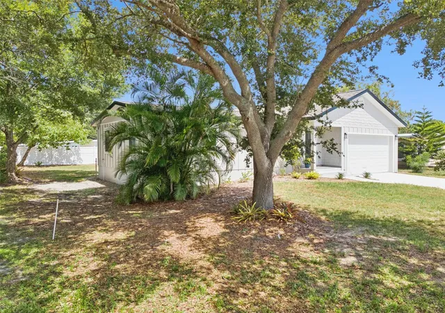 Photo 3 of Single family home for sale at 7211 Orpine Dr N, Saint Petersburg, FL 33702 | MLS# TB8529569 | Listing updated on 2026-10-25