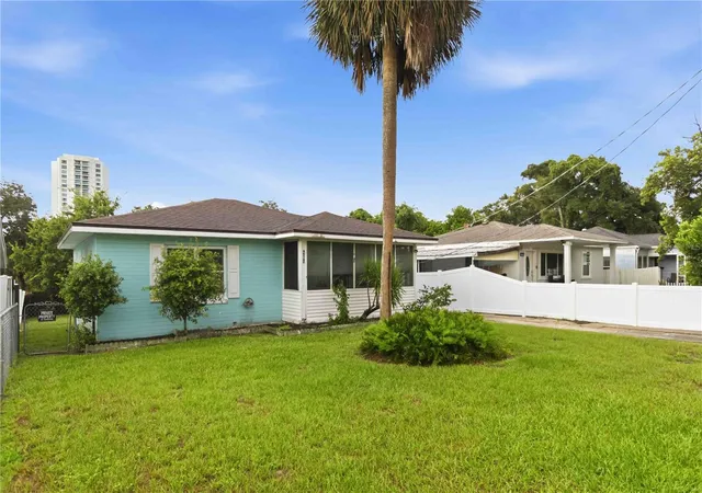 Photo 3 of Single family home for sale at 217 Daytona Ave, Daytona Beach, FL 32117 | MLS# O6425415 | Listing updated on 2026-09-01