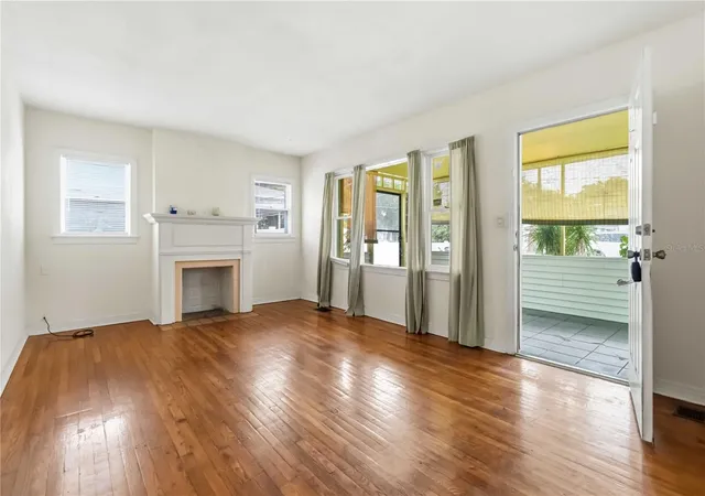 Photo 4 of Single family home for sale at 217 Daytona Ave, Daytona Beach, FL 32117 | MLS# O6425415 | Listing updated on 2026-09-01