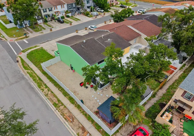 Photo 3 of Townhouse for sale at 5220 Blane Dr, Temple Terrace, FL 33617 | MLS# TB8529587 | Listing updated on 2026-10-07