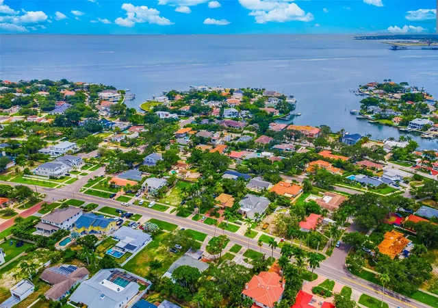 Photo 1 of Land for sale at 910 Snell Isle Blvd NE, Saint Petersburg, FL 33704 | MLS# TB8529596 | Listing updated on 2026-08-14