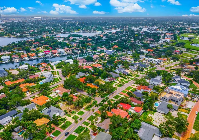 Photo 3 of Land for sale at 910 Snell Isle Blvd NE, Saint Petersburg, FL 33704 | MLS# TB8529596 | Listing updated on 2026-08-14