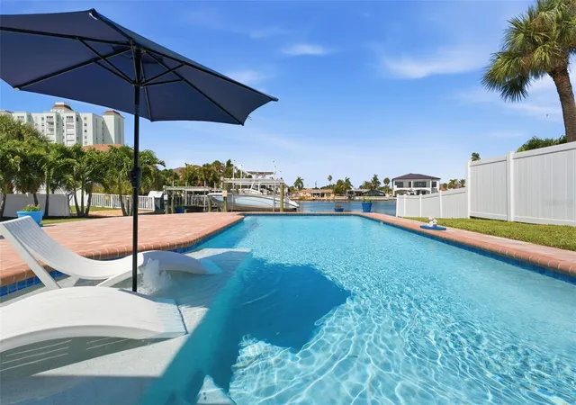 Photo 3 of Single family home for sale at 6414 2nd Palm Point, Saint Petersburg, FL 33706 | MLS# TB8529611 | Listing updated on 2026-10-05