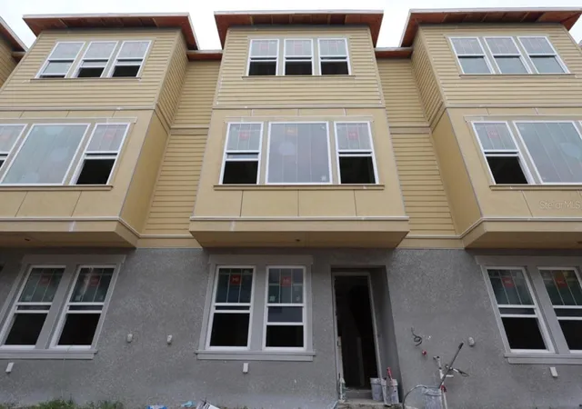 Photo 2 of Townhouse for sale at 450 31st Way N, Saint Petersburg, FL 33713 | MLS# TB8529620 | Listing updated on 2026-09-14