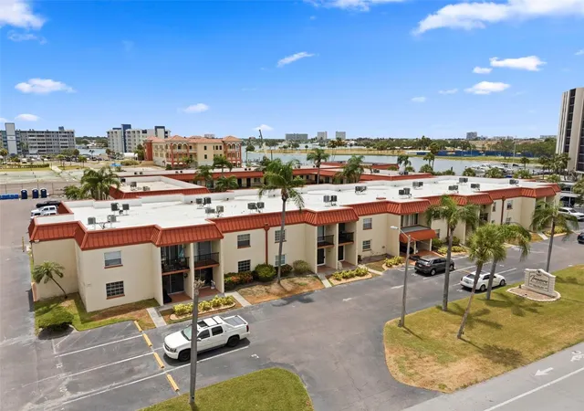 3rd image of 10365 Paradise Blvd #1, Treasure Island, FL 33706 | MLS# TB8529654