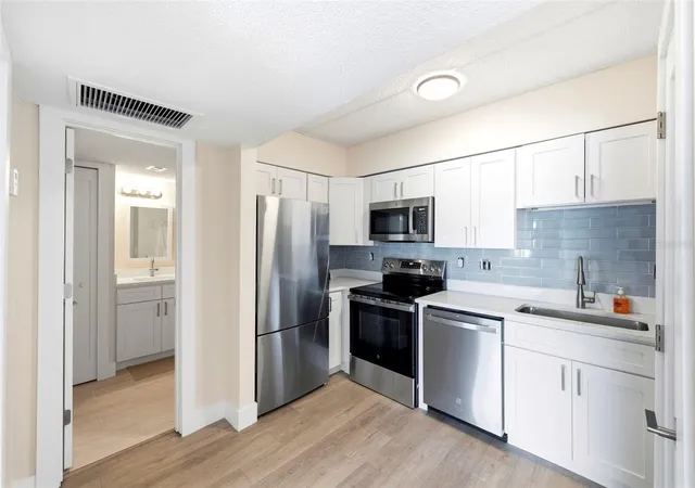 4th image of 10365 Paradise Blvd #1, Treasure Island, FL 33706 | MLS# TB8529654