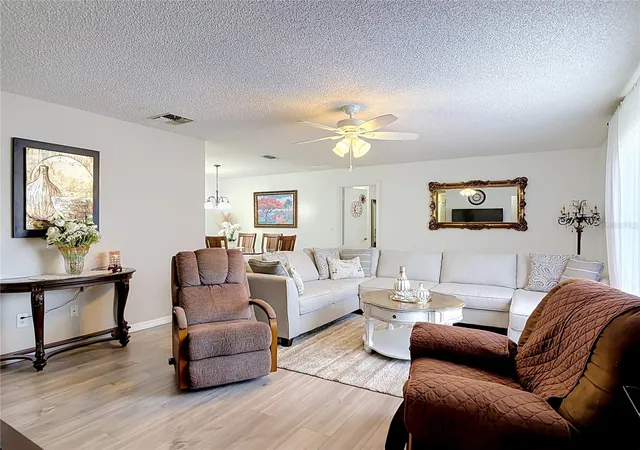3rd image of 1535 Lavilla St, Deltona, FL 32725 | MLS# O6425491