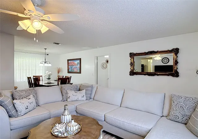4th image of 1535 Lavilla St, Deltona, FL 32725 | MLS# O6425491