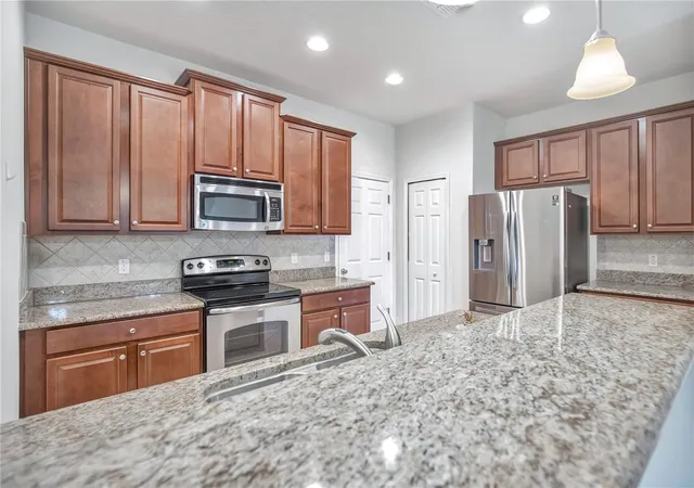 3rd image of 196 Windflower Wy, Oviedo, FL 32765 | MLS# O6425498