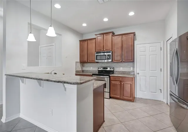 4th image of 196 Windflower Wy, Oviedo, FL 32765 | MLS# O6425498