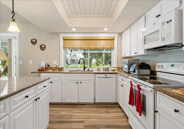Photo 4 of Single family home for sale at 5438 Dominica Cir, Sarasota, FL 34233 | MLS# A4700148 | Listing updated on 2026-10-05