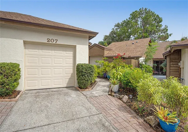 Photo 3 of House for sale at 207 Lighthouse Ct, Safety Harbor, FL 34695 | MLS# TB8529664 | Listing updated on 2026-09-24