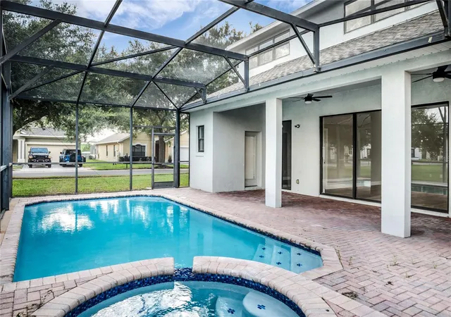 5th image of 563 Lake Davenport Cir, Davenport, FL 33837 | MLS# O6425534