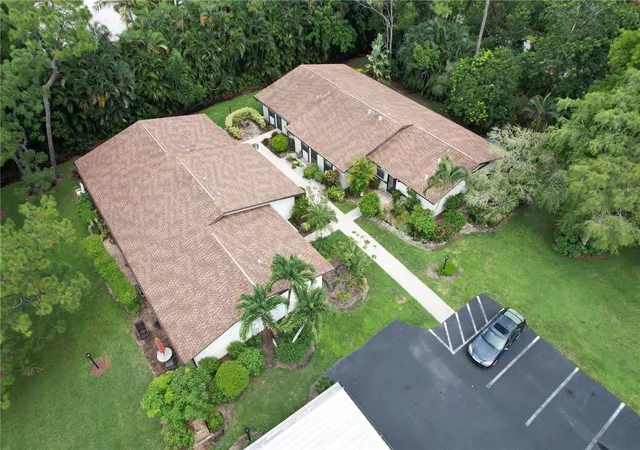 34th image of 1001 Pine Isle Ln #1001, Naples, FL 34112 | MLS# O6425535