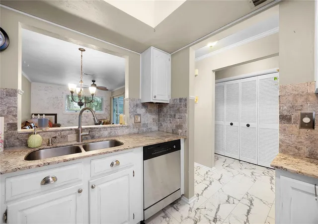 5th image of 1001 Pine Isle Ln, Naples, FL 34112