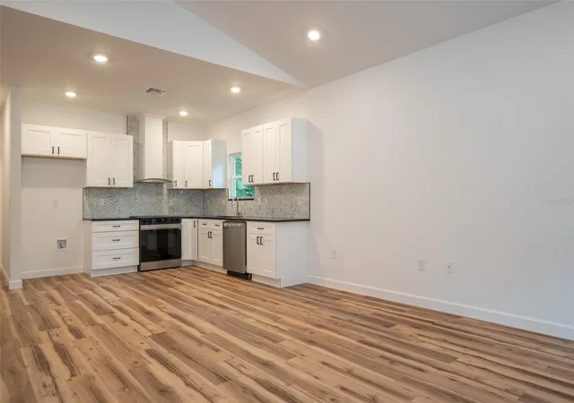 3rd image of 2402 Ne 70Th St, Gainesville, FL 32609 | MLS# GC542005