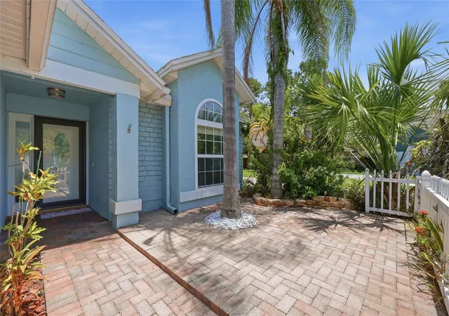Photo 3 of Single family home for sale at 1014 Conley Dr, Oviedo, FL 32765 | MLS# O6425542 | Listing updated on 2026-09-04