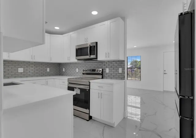 Photo 3 of Single family home for sale at 2322 Vincent Rd, Orlando, FL 32817 | MLS# O6425543 | Listing updated on 2026-09-26