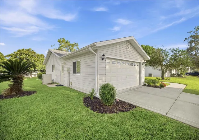 Photo 4 of Single family home for sale at 17832 SE 96th Avenue, Summerfield, FL 34491 | MLS# OM728583 | Listing updated on 2026-08-15