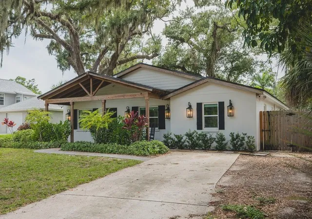 Photo 3 of Single family home for sale at 216 18th Street E, Bradenton, FL 34208 | MLS# A4700169 | Listing updated on 2026-10-07