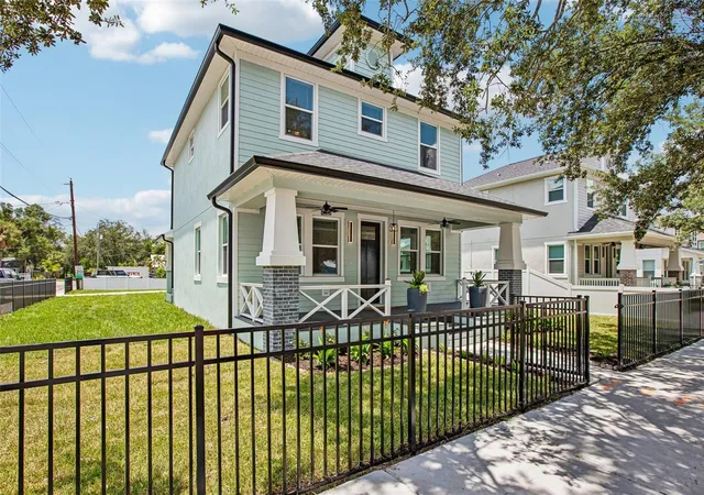 Photo 3 of Single family home for sale at 406 E Chelsea St, Tampa, FL 33603 | MLS# TB8529716 | Listing updated on 2026-10-02