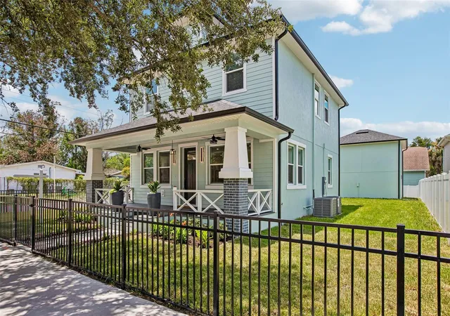 Photo 3 of Single family home for sale at 406 E Chelsea St, Tampa, FL 33603 | MLS# TB8529716 | Listing updated on 2026-10-02